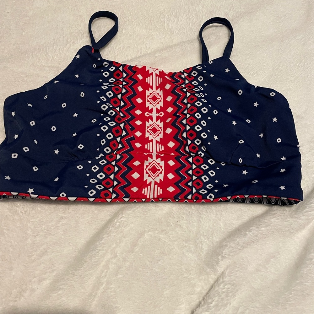 This is a reverse able bikini top.